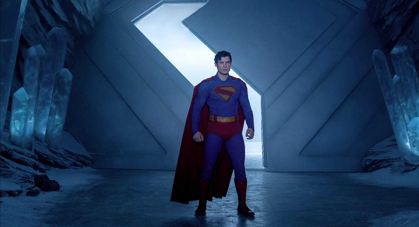 Cartel promocional de los estrenos de cine en julio de 2025, incluyendo Superman, Jurassic World: Rebirth, Los Pitufos, I Know What You Did Last Summer y Los 4 Fantásticos.